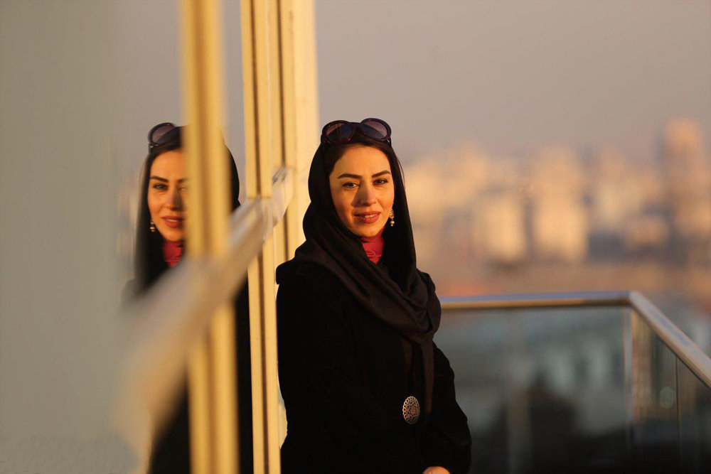 تینا پاکروان در پشت صحنه فیلم سینمایی لس آنجلس تهران