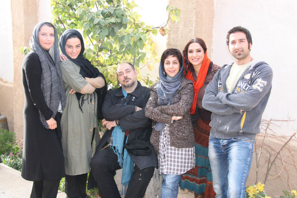حامد میرباقری در پشت صحنه سریال تلویزیونی یلدا به همراه سیدمهرداد ضیایی و فریبا کوثری