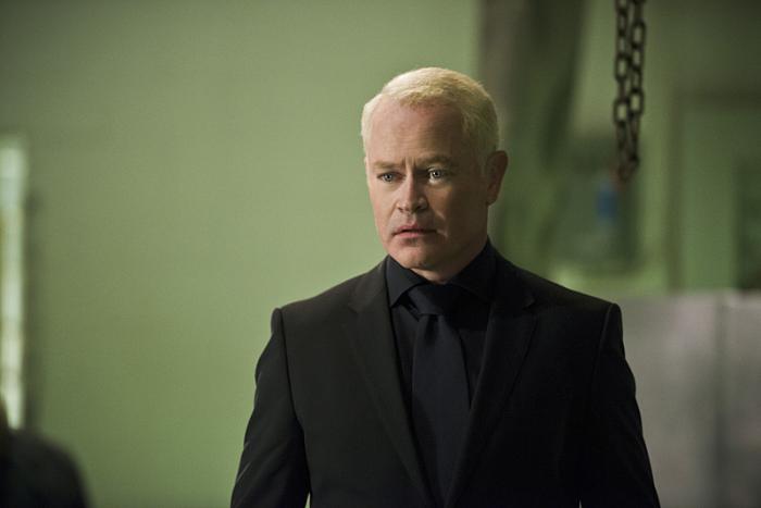 Neal McDonough در صحنه سریال تلویزیونی پیکان