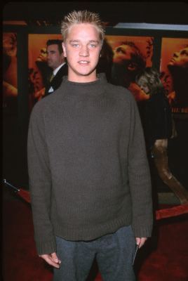 Devon Sawa در صحنه فیلم سینمایی ساحل