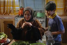 لاله صبوری در صحنه سریال تلویزیونی بزرگ مردکوچک به همراه محمد شادانی