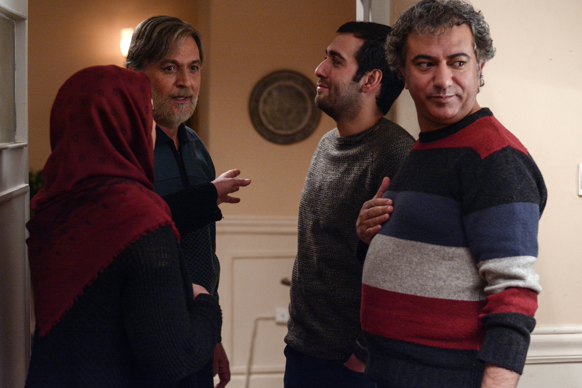 نیما شعبان‌نژاد در صحنه سریال تلویزیونی رهایم نکن به همراه امین تارخ و محمدرضا هدایتی