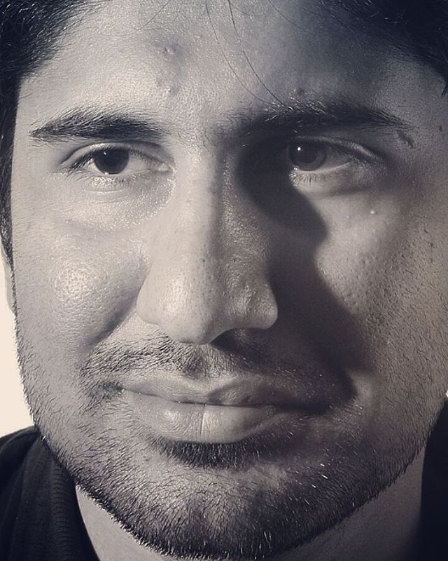 تصویری شخصی از حامد عابدی، مجری و نوازنده سینما و تلویزیون