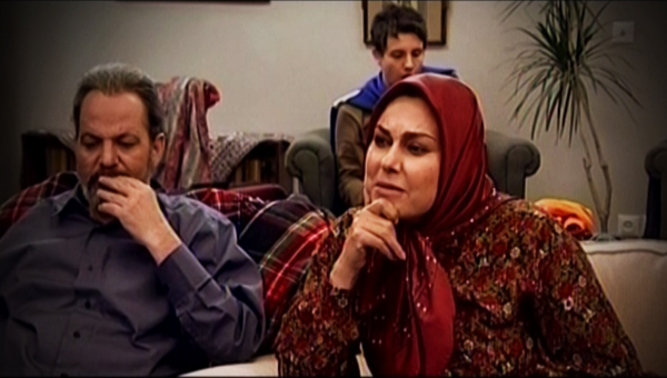 مهرانه مهین‌ترابی در صحنه سریال تلویزیونی همه بچه‌های من به همراه بهرام ابراهیمی