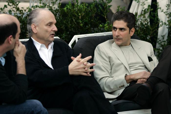 David Chase در صحنه سریال تلویزیونی سوپرانوز به همراه مایکل امپریولی