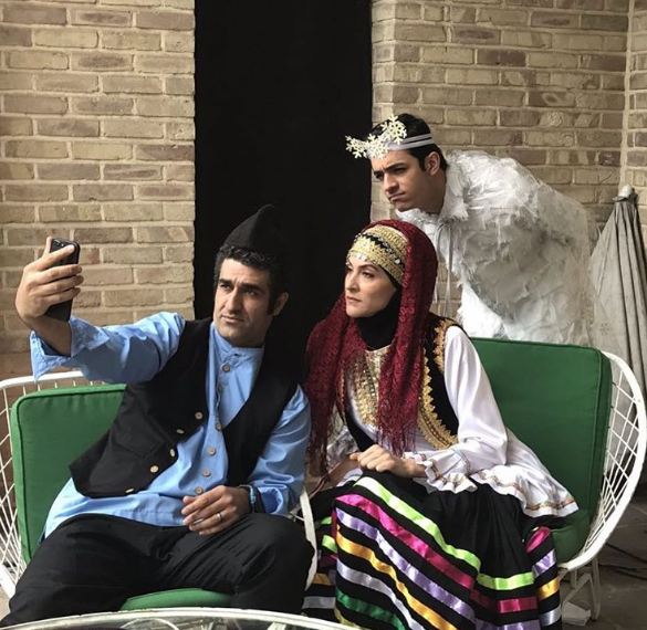 ویشکا آسایش در پشت صحنه سریال تلویزیونی دیوار به دیوار به همراه محمدعلی شادمان و پژمان جمشیدی
