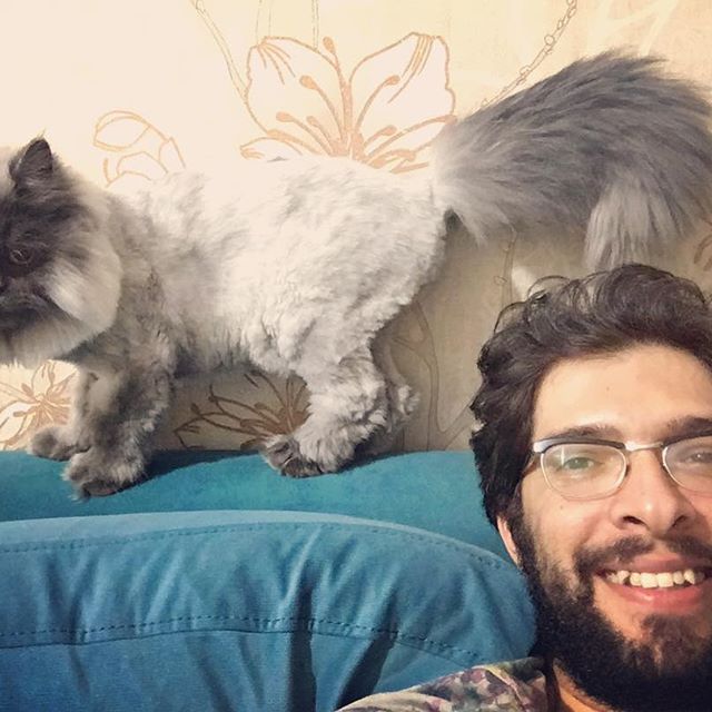 تصویری شخصی از احسان گودرزی، بازیگر و نویسنده سینما و تلویزیون