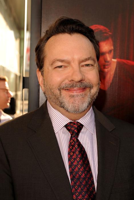 Alan Ball در صحنه سریال تلویزیونی خون حقیقی