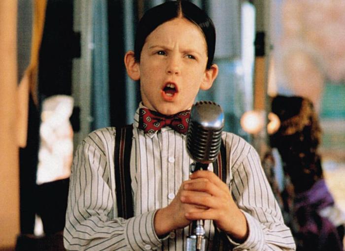 Bug Hall در صحنه فیلم سینمایی The Little Rascals