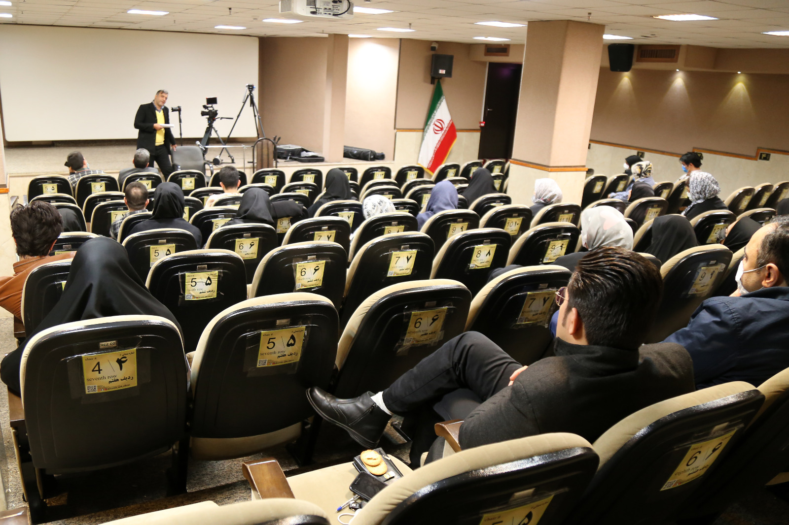 تصویری از مصطفی معارف‌وند سینما و تلویزیون در پشت صحنه یکی از آثارش