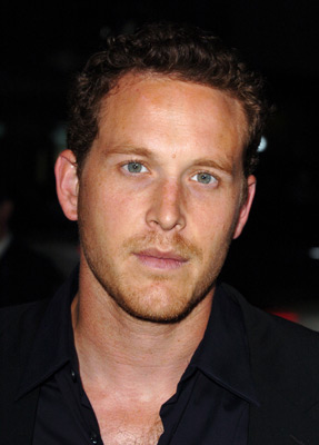 Cole Hauser در صحنه فیلم سینمایی دو نفر برای پول