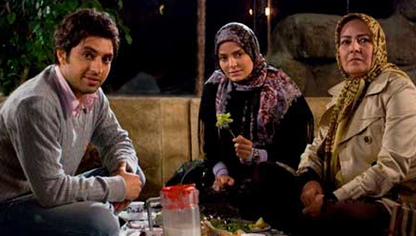 اشکان خطیبی در صحنه سریال تلویزیونی سهمی برای دوست به همراه سپیده خداوردی