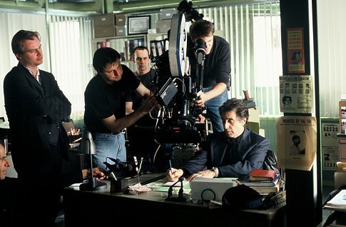 کریستوفر نولان در صحنه فیلم سینمایی بی خوابی به همراه آل پاچینو