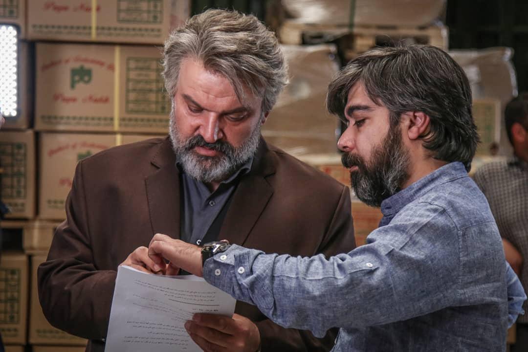 مهدی سلطانی در پشت صحنه سریال تلویزیونی پدر به همراه حامد عنقا