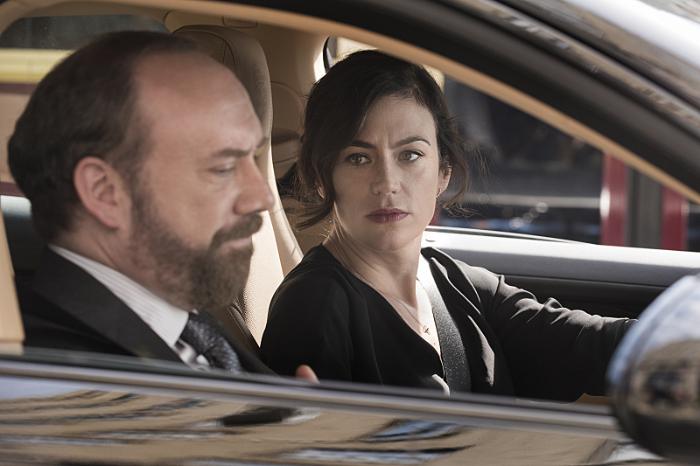 Maggie Siff در صحنه سریال تلویزیونی میلیاردرها به همراه پل جیاماتی