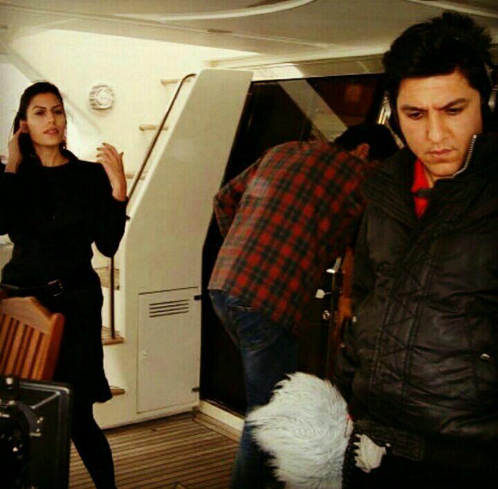 تصویری از میثم یاردیلو، صدابردار و بازیگر سینما و تلویزیون در پشت صحنه یکی از آثارش