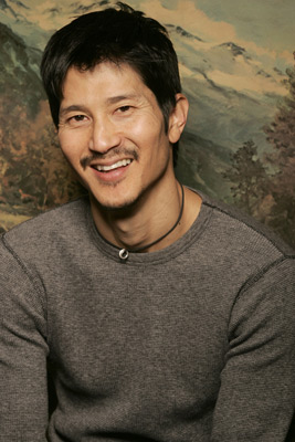 Gregg Araki در صحنه فیلم سینمایی پوست اسرار آمیز