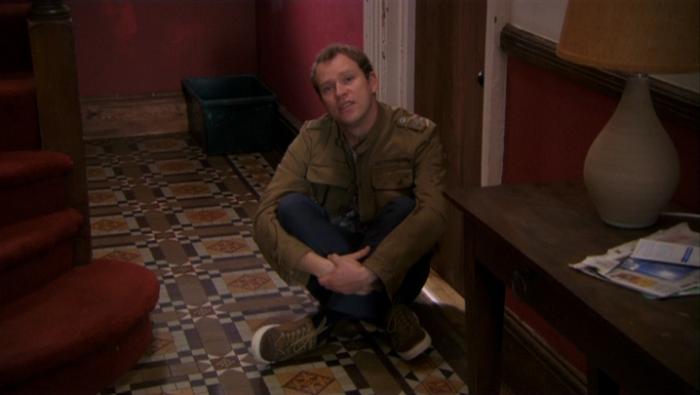 Robert Webb در صحنه سریال تلویزیونی Peep Show