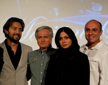 بهرام رادان در اکران افتتاحیه فیلم سینمایی راه آبی ابریشم به همراه پیام دهکردی، پگاه آهنگرانی و محمد بزرگ‌نیا