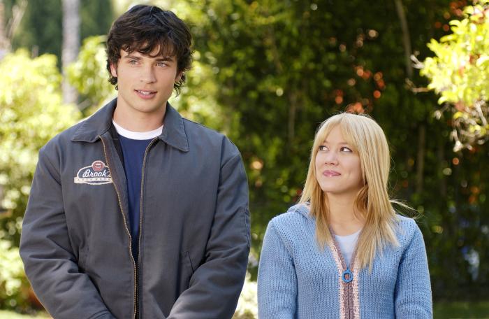 Tom Welling در صحنه فیلم سینمایی دو جینش ارزان تر است به همراه Hilary Duff