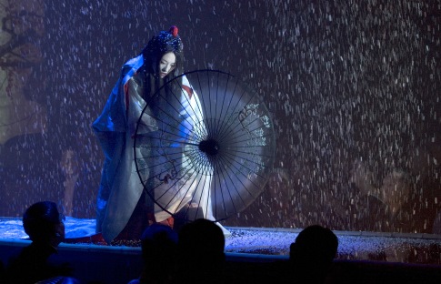 Ziyi Zhang در صحنه فیلم سینمایی خاطرات یک گِیشا