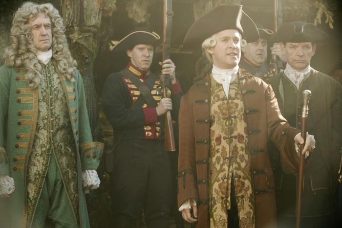 Jonathan Pryce در صحنه فیلم سینمایی دزدان دریایی کارائیب: پایان جهان به همراه Angus Barnett، Giles New و Tom Hollander