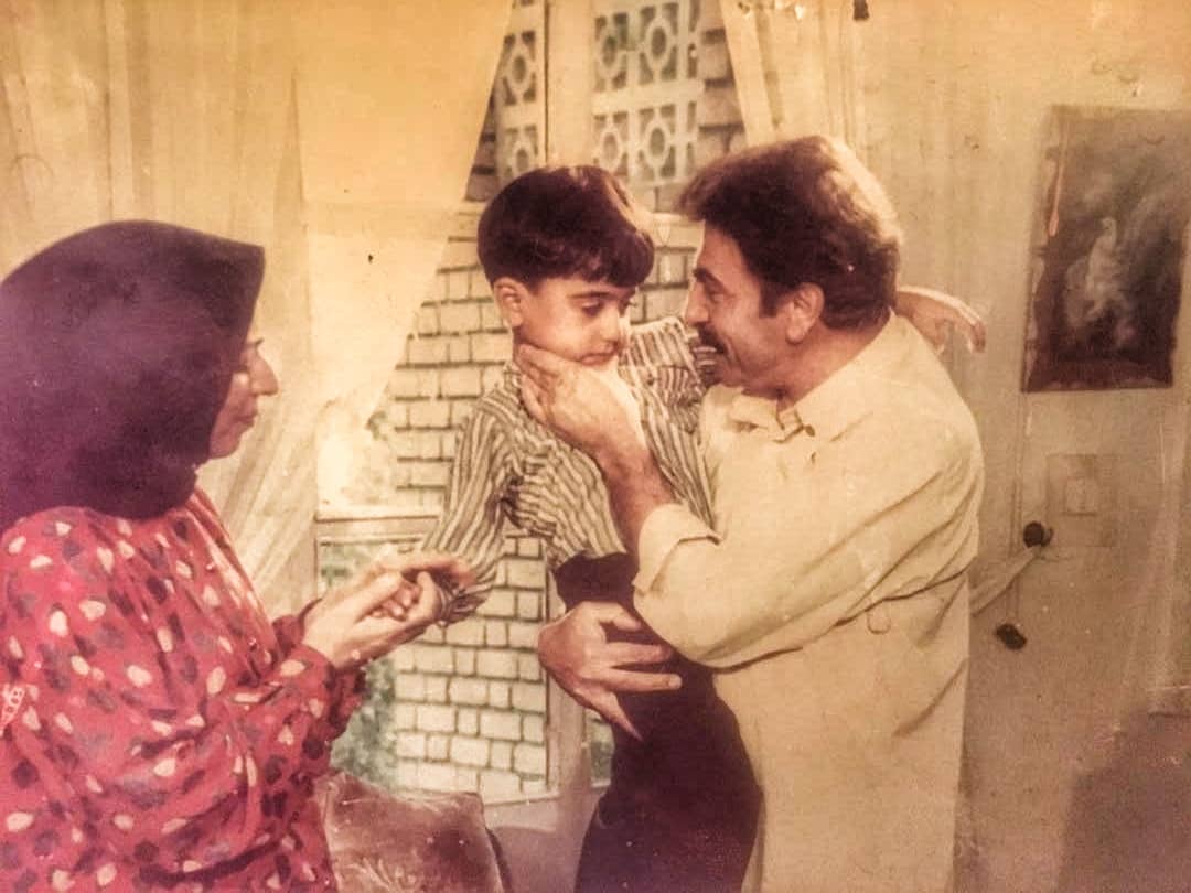 تصویری از عرفان صدری، بازیگر سینما و تلویزیون در حال بازیگری سر صحنه یکی از آثارش