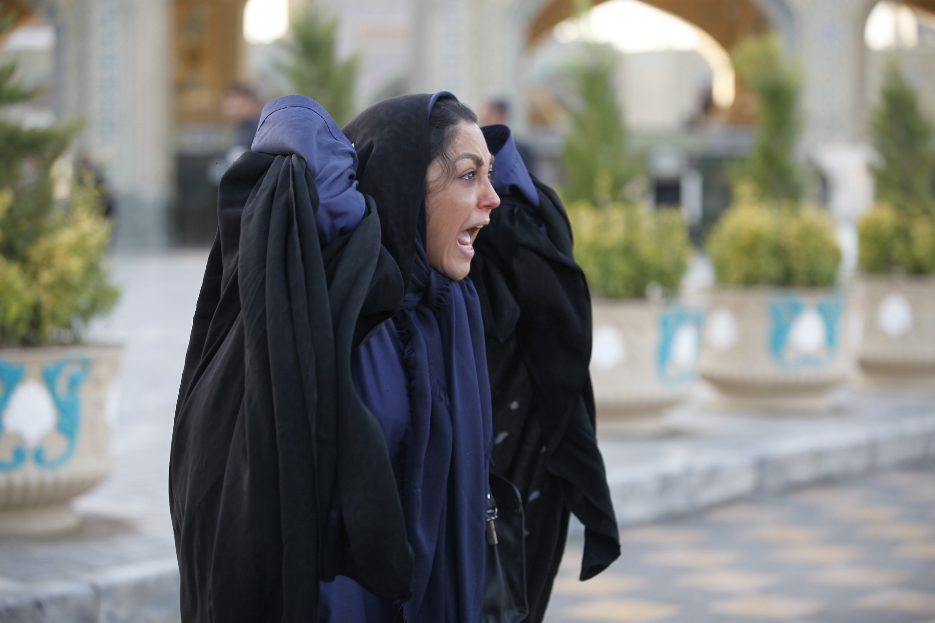 شقایق فراهانی در صحنه فیلم سینمایی دعوتنامه