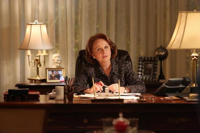 کیت بارتون در صحنه سریال تلویزیونی رسوایی