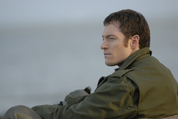 Tahmoh Penikett در صحنه سریال تلویزیونی ناوبر فضایی گالاکتیک