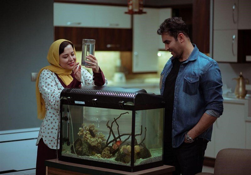 پوریا پورسرخ در صحنه فیلم سینمایی مدیترانه به همراه مهراوه شریفی‌نیا