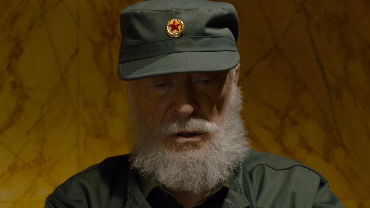 مایکل کین در صحنه فیلم سینمایی Dear Dictator