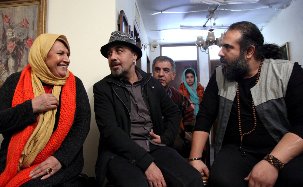 بهشاد شریفیان در پشت صحنه سریال تلویزیونی پنچری به همراه برزو نیک‌نژاد، شهین تسلیمی و رضا عطاران