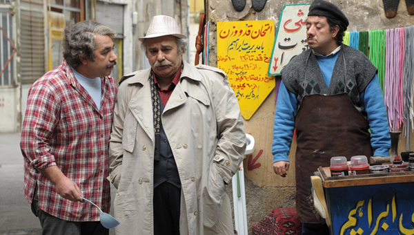 یوسف صیادی در صحنه سریال تلویزیونی سه دونگ، سه دونگ به همراه محمد کاسبی