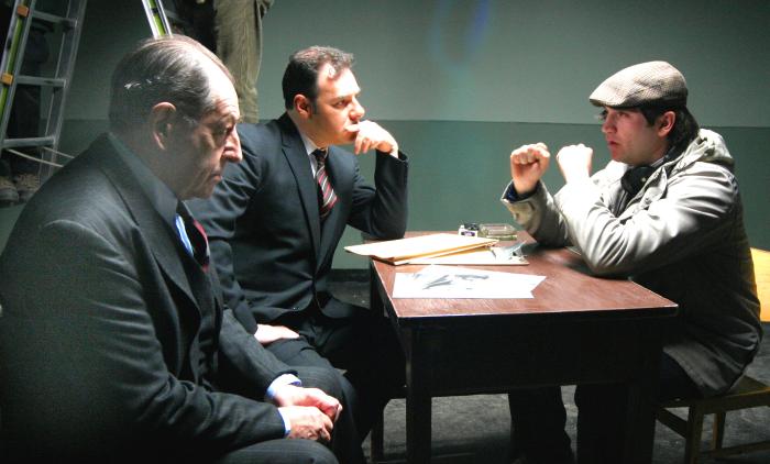 Bernard Kay در صحنه فیلم سینمایی Joy Division به همراه Sean Chapman و Reg Traviss