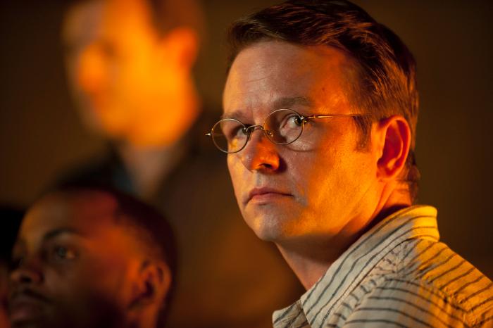 Dallas Roberts در صحنه سریال تلویزیونی مردگان متحرک