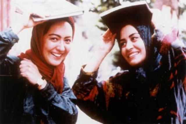 نیکی کریمی در صحنه فیلم سینمایی دو زن به همراه مریلا زارعی