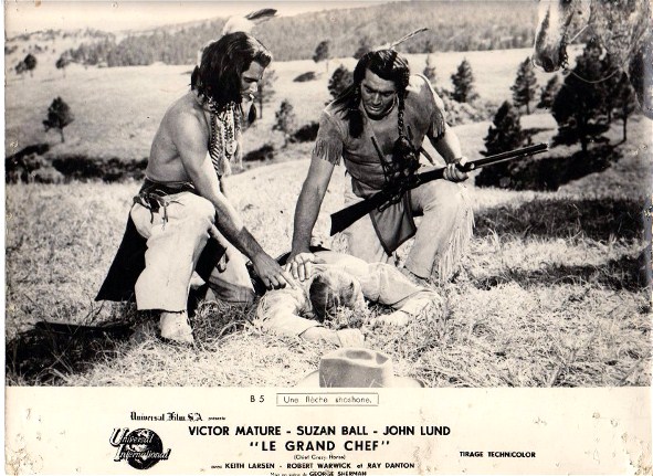 Keith Larsen در صحنه فیلم سینمایی Chief Crazy Horse به همراه Victor Mature و John Lund