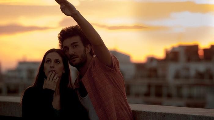 Miki Esparbé در صحنه فیلم سینمایی Barcelona Summer Night به همراه Bárbara Santa-Cruz