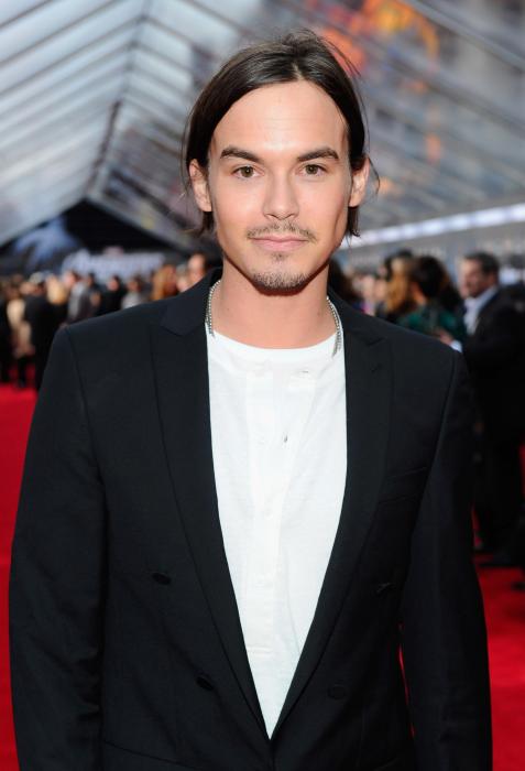 Tyler Blackburn در صحنه فیلم سینمایی The Avengers