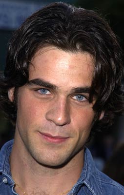 Eddie Cahill در صحنه فیلم سینمایی جی و باب ساکت پاتک می زنند