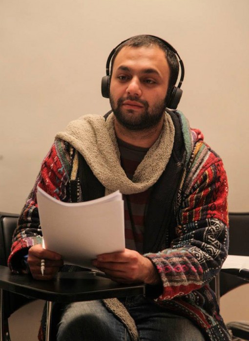 تصویری از صابر ابر، بازیگر و کارگردان سینما و تلویزیون در پشت صحنه یکی از آثارش