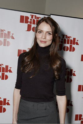 Saffron Burrows در صحنه فیلم سینمایی دزدی بانک