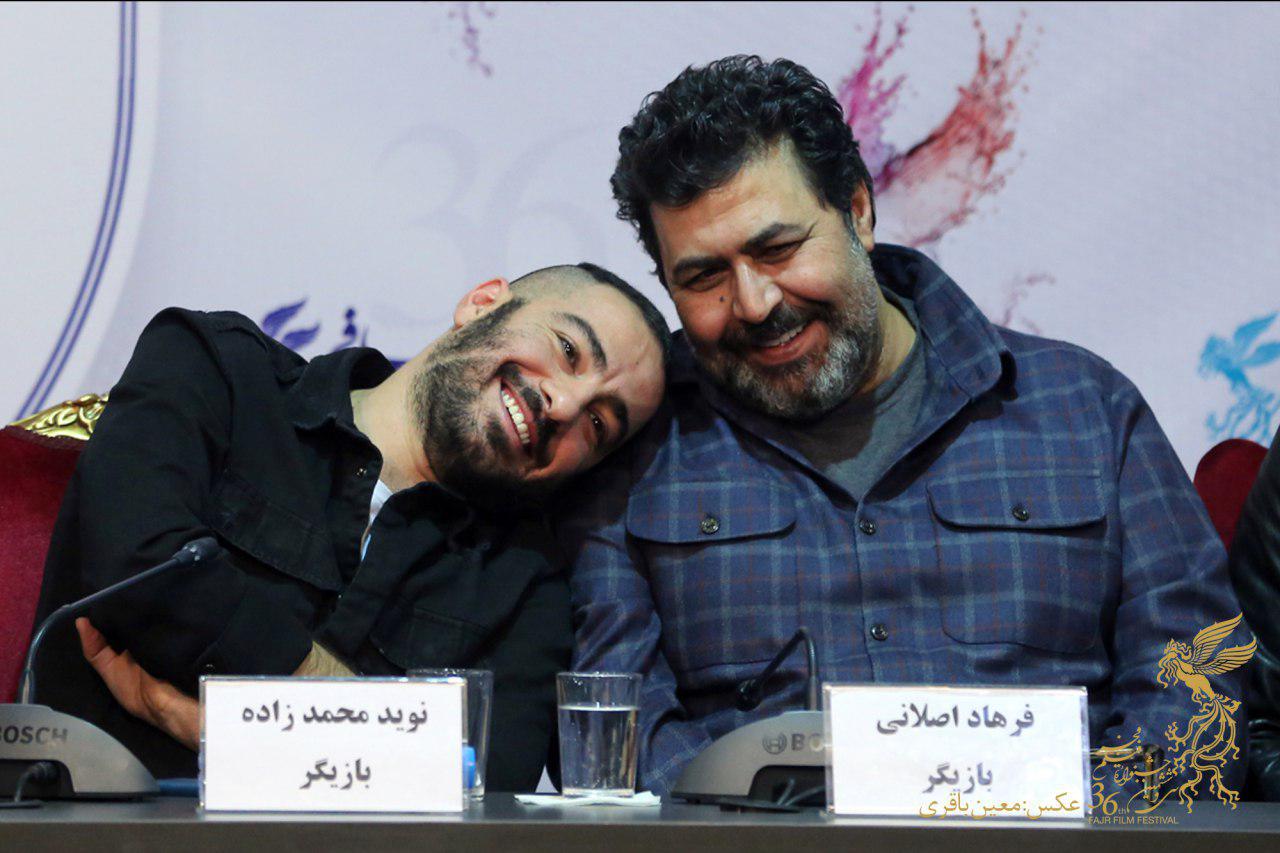 نوید محمدزاده در نشست خبری فیلم سینمایی مغزهای کوچک زنگ زده به همراه فرهاد اصلانی