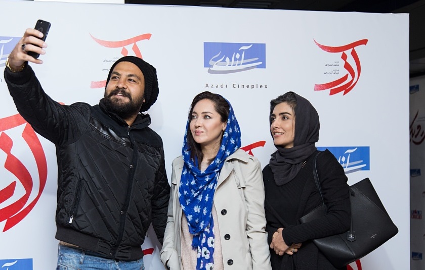 لیلا زارع در اکران افتتاحیه فیلم سینمایی آذر به همراه نیکی کریمی