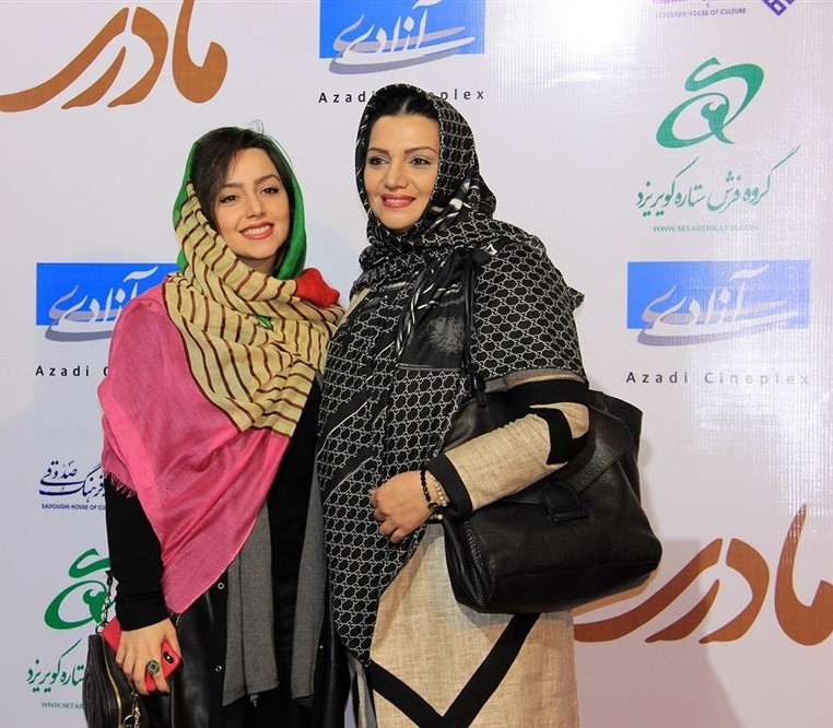 الهام پاوه‌نژاد در اکران افتتاحیه فیلم سینمایی مادری به همراه نازنین بیاتی