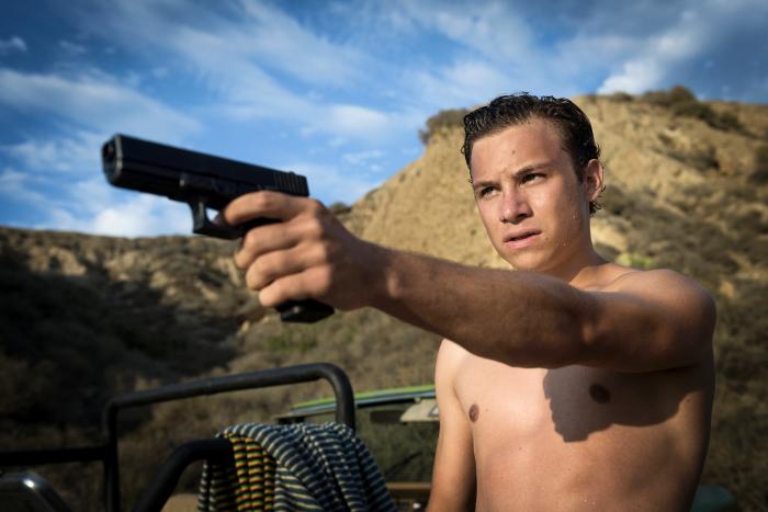 Finn Cole در صحنه فیلم سینمایی قلمرو حیوانات