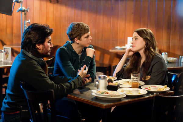 Kat Dennings در صحنه فیلم سینمایی Nick and Norah's Infinite Playlist به همراه Peter Sollett و Michael Cera