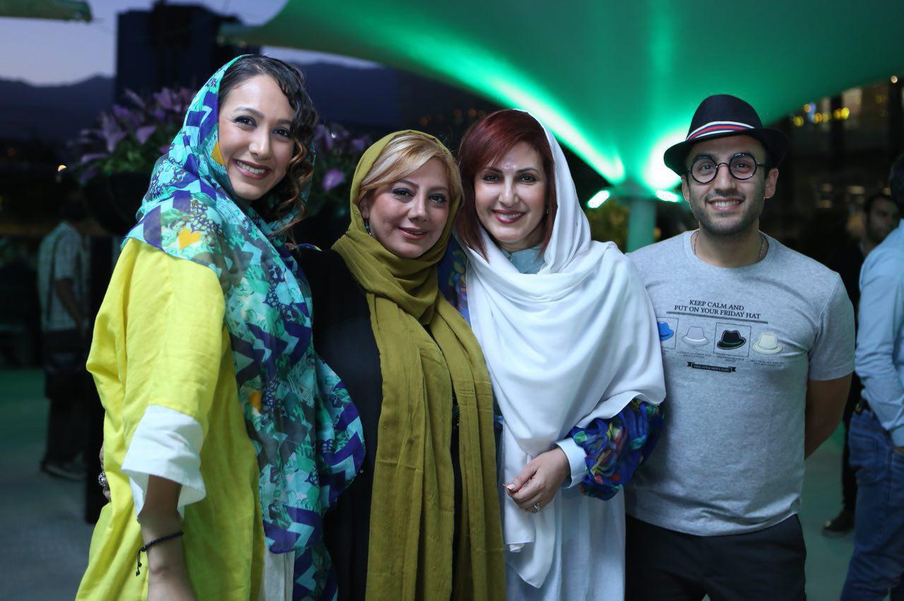 زهرا داوودنژاد در اکران افتتاحیه فیلم سینمایی شماره 17 سهیلا به همراه فاطمه گودرزی