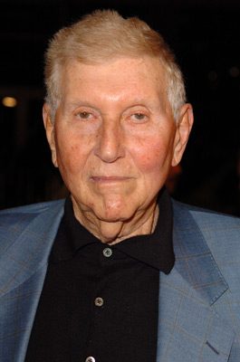 Sumner Redstone در صحنه فیلم سینمایی دستمزد